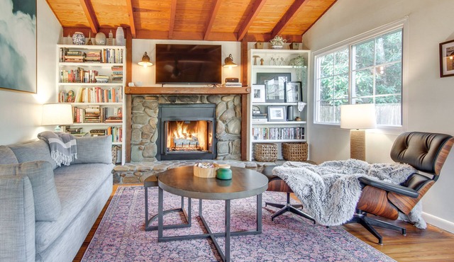 'Le-Petit Chalet' w/Fire Pit ~ 15 Mi to Asheville in Black Mountain
