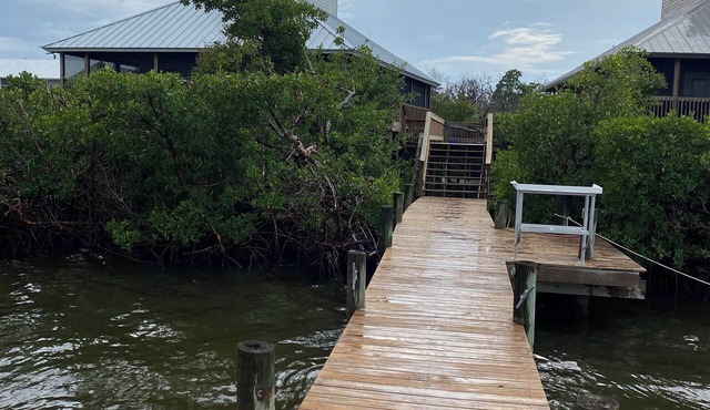 Little Gasparilla Island family get away sleeps 11.