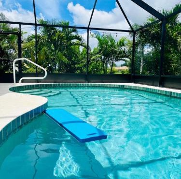 Little Summer House 2-2, heated pool, golf and beach