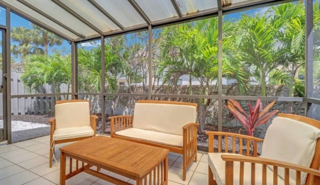 Location! 3 bd/3ba near Mercato/VanderbiltBeach.
