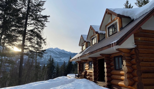 Log Home Getaway with Incredible Mountain Views in Golden