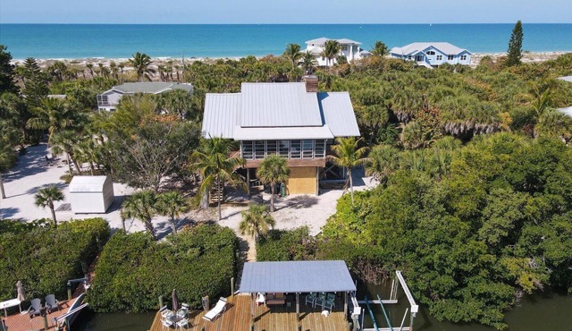 Loggerhead Landing: Beach, swim spa and dock: This lodge on the beach has it all!