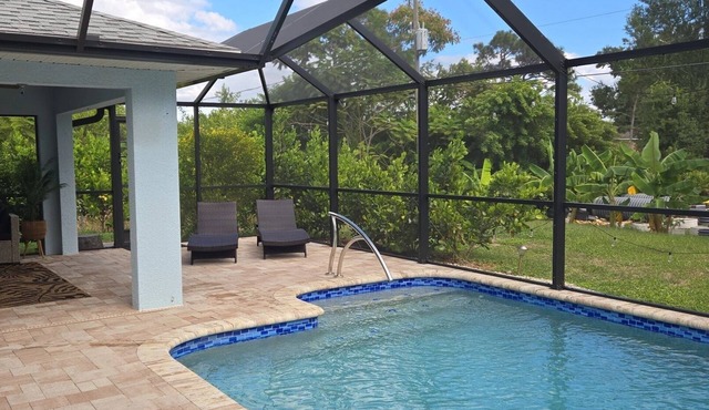 Lovely 3 bdr house with heated, saltwater pool, 13 min to beach!