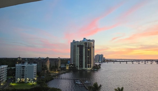 Lux in Black 2BR Bay, Pool & Ocean Views