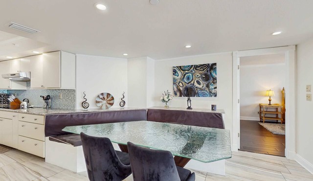Luxe penthouse with balcony sweeping views heated pool spa hot tub and gym