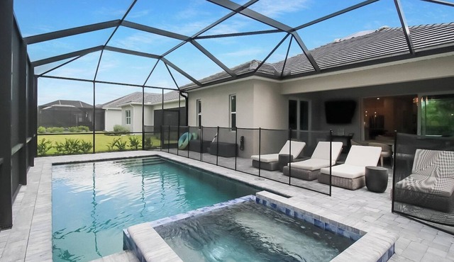 Luxurious 4BR in Wellen Park - Pool home - Golf membership included - Florida Sanctuary