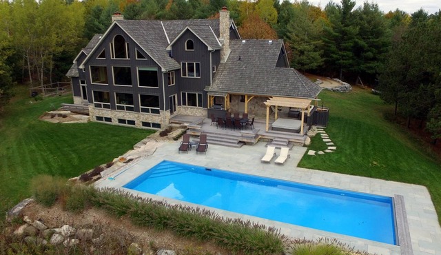 Luxurious 5 bdrm,4 bath farmhouse in Mulmur!4 Season Country Getaway!Swim & Ski! in Mulmur
