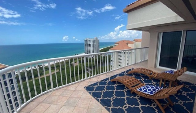 Luxurious Penthouse Spectacular Gulf Views in Naples, 3 Bedrooms