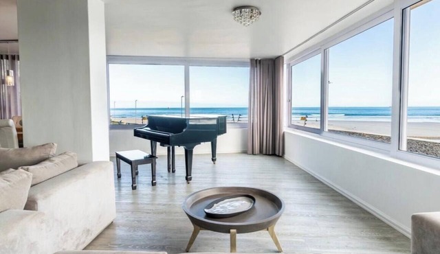 Luxurious Two-bedroom Sea Facing Apartment in Kaapstad in Kaapstad