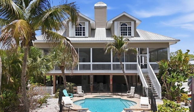 Luxury 4 Bedroom pool home close to beach, private dock on Kettle Harbor.