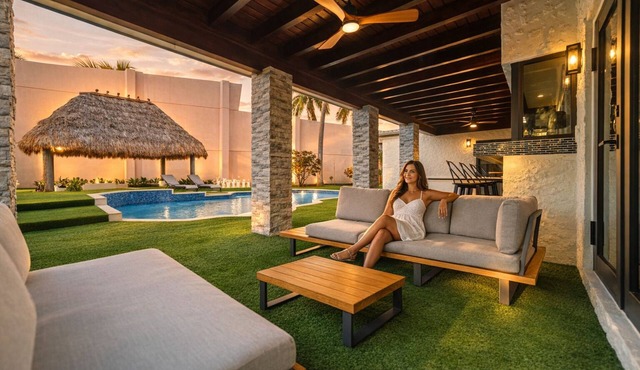 Luxury 6BR Retreat - Golf, Gym, BBQ, Games & Fun