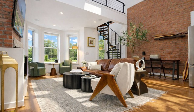 Luxury 7BR Rowhouse w/Rooftop, Yard & Parking Near U St in Washington