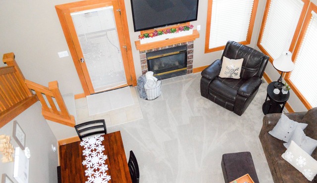 Luxury Boyne Mountain Ski-In/Ski-Out Condo 5BR/4BA Golf, Waterpark & Resort in Boyne Falls
