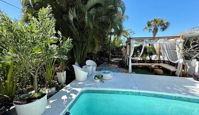 Luxury Coastal Retreat Heated Pool Near Bonita Beach