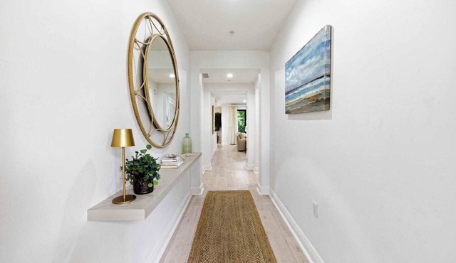 Luxury Condo 2BR at Resort near 5th Ave & Beach