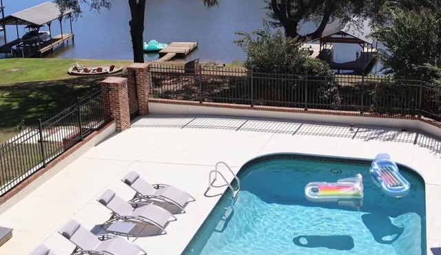 Luxury Lakefront 6BR - Sleeps 20, Pool, Hottub, Gym, Sauna, Golf Sim, 15min DT in Easley