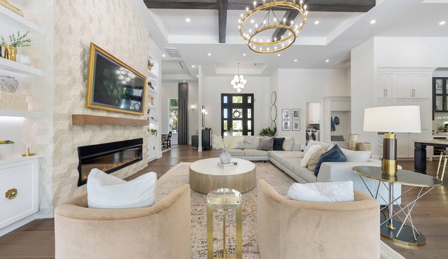 Luxury Naples 4 Bedroom Home Minutes from Beach