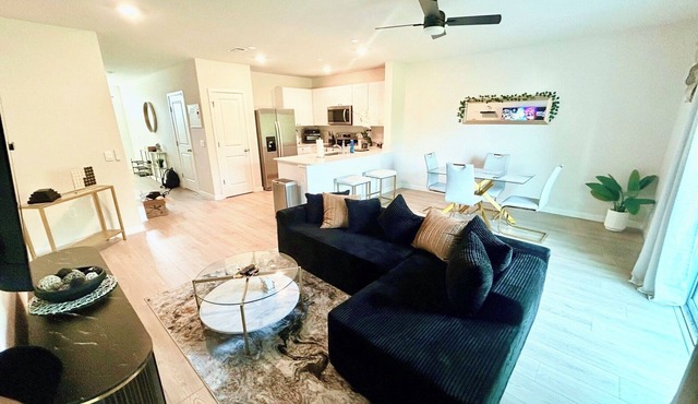 Luxury New 3BR Townhome Near Fort Myers
