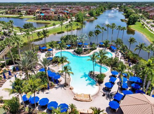 Luxury Paseo Townhome Pool Bars and Beaches