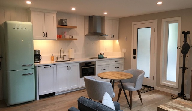 Luxury Studio 3 blocks to UofO, King Bed in Eugene