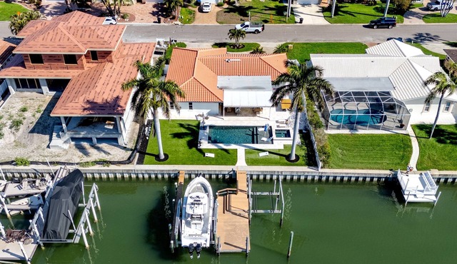 Luxury Water Front Entire Home Pool