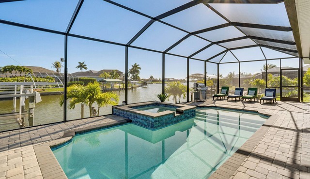 Luxury Waterfront Escape w/Pool in Port Charlotte