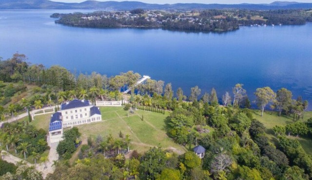 Luxury Waterfront property on Wallis Private Island Forster w/fishing, hiking in Wallis Lake