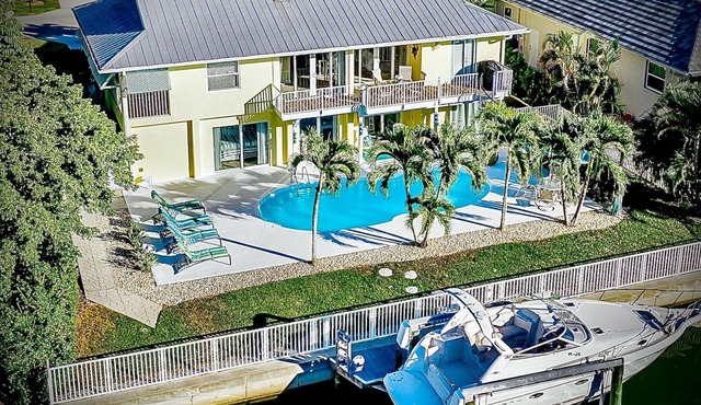Marco Island Beach Paradise - Waterfront, Pet Friendly, Pool Home