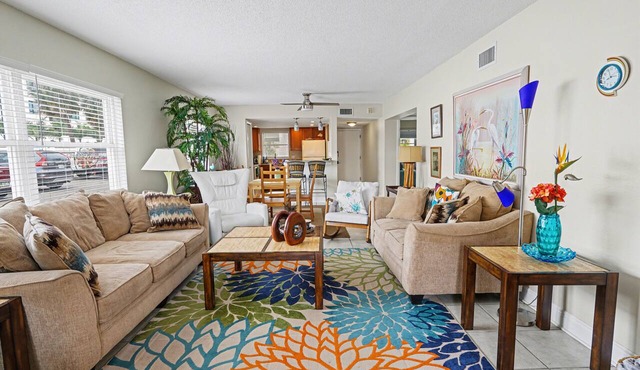 Maximo Marina Condo Heated pool, Near Pass-a-Grille, Downtown & Eckerd