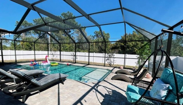 Memorable Monavilla 5 Miles From Beach!