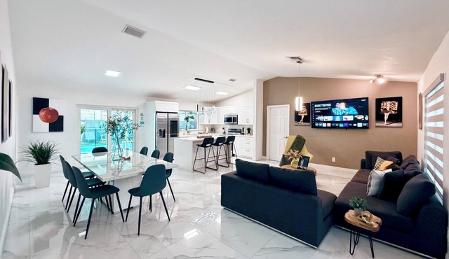 Miami house, Heated pool, Artificial beach, Mini golf, luxury and comfort