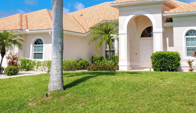 Million Dollar View Lakefront Home in Cape Coral