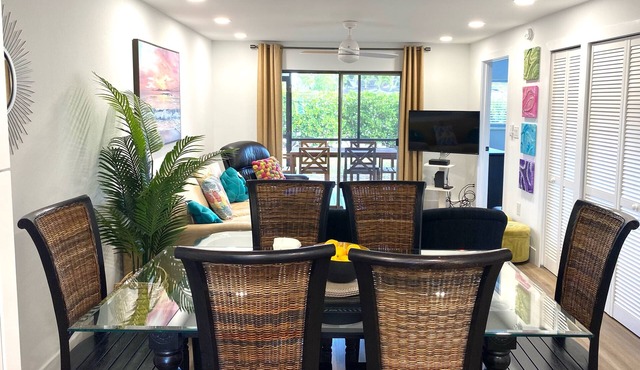 Minutes to Sanibel with Heated Pool, Tennis & Beach Gear