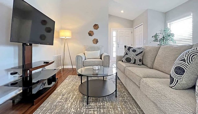 Modern 3 BR Home with Large Garage, Fenced Yard in Lutz