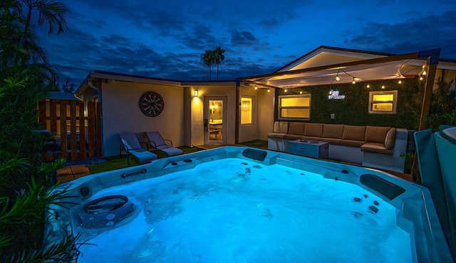 Modern 6BR Home Jacuzzi BBQ, Game Room & Games