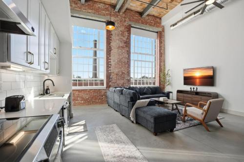 Modern Comfort 2BR Stay in GVL