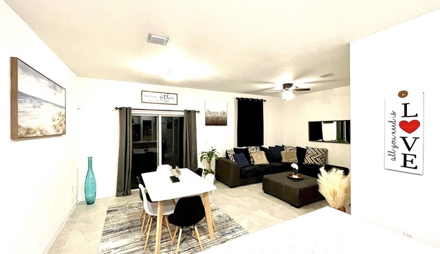 Modern comfortable brand new home in South Florida in Homestead