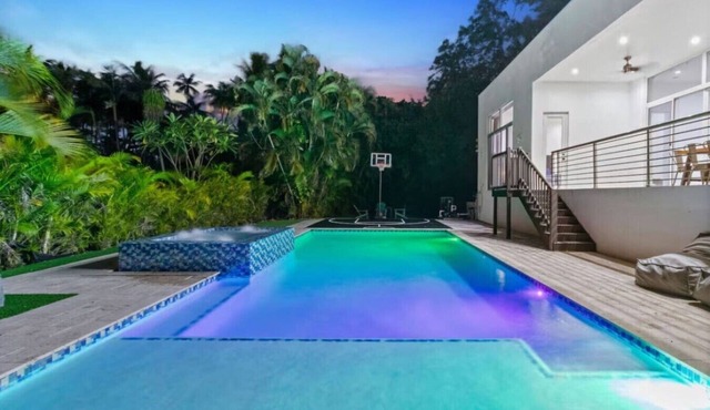 Modern Luxe 2021Built Heated Pool/Jacuzzi/Gameroom in Fort Lauderdale