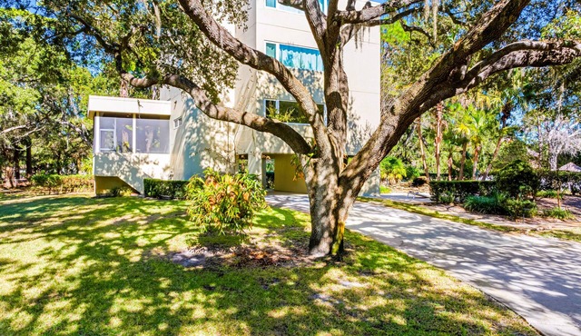 Modern Private Estate - Central to Tampa & Beaches