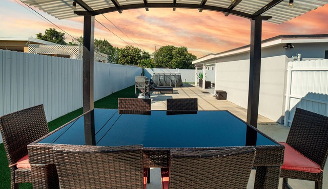 Modern Retreat Near MIA & South Beach BBQ