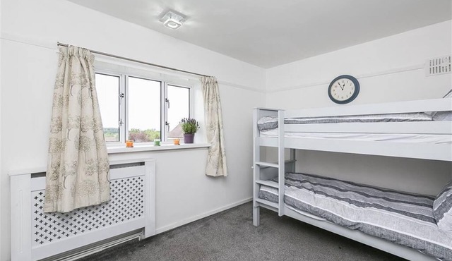 Modern Spacious 4 Bedroom Property in Desirable Part of Town in Edinburgh