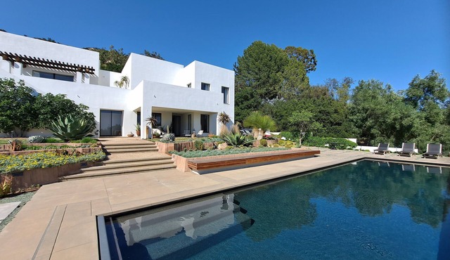 Montecito Modern - A Contemporary Masterpiece in Montecito in Montecito