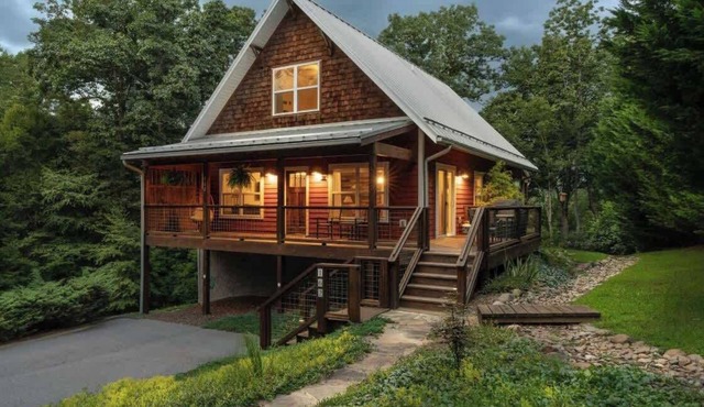 Mountain Cottage Comfort - Highly Rated - King Beds - A+ Location - Fast WiFi in Horse Shoe