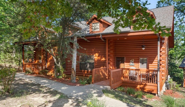 Multi-Unit Walk-in Cedar Log Cabin - Just off of Branson's 76 Country Blvd! Golf &Ticket Deals in Branson