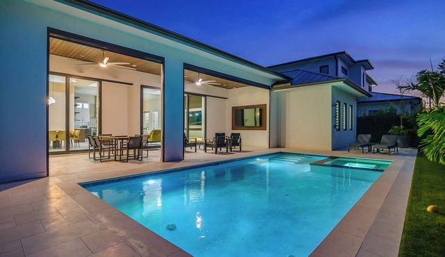 Naples Grand Luxury Escape - New Build - Pool & Spa