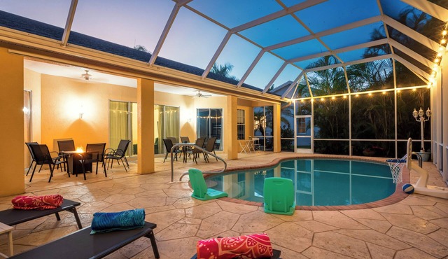 Naples Resort-Heated Pool-Near Beaches-Game Room