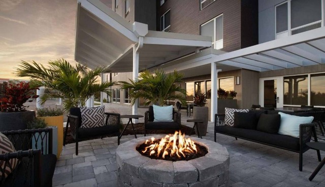 Near Gulf Coast Town Center | Pool, Free Breakfast + Kitchen