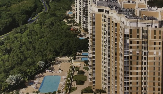Never miss a sunset! Beautiful Condo in Pelican Bay on the beach
