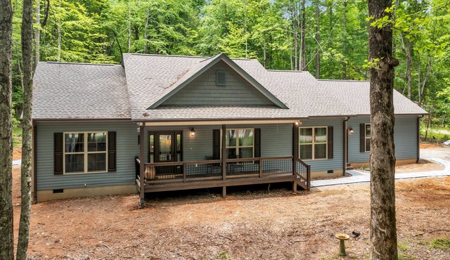 New Build House with Hot Tub/Kayaks near Private Lake