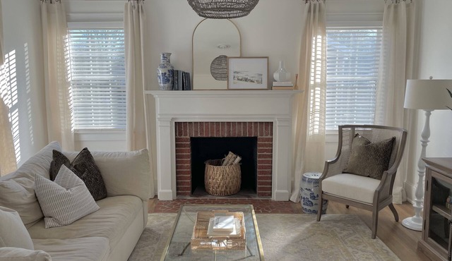 NEW Charming Downtown Cottage with Office + Peloton!